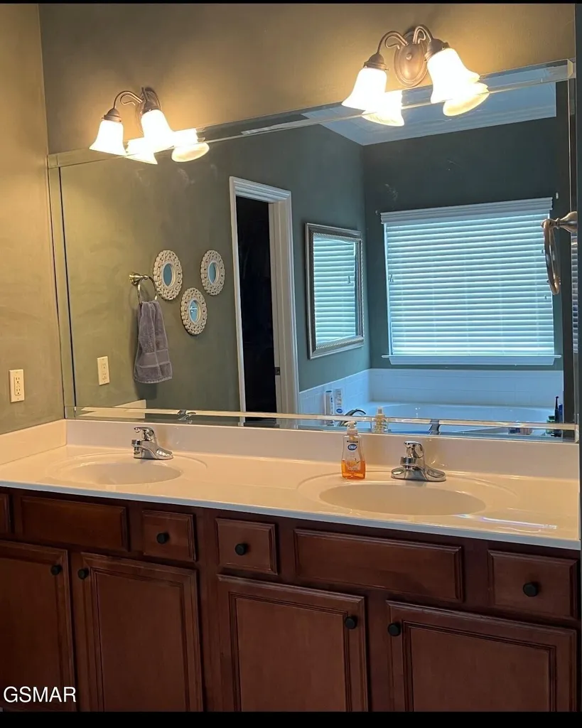 1524 Cutters Run Lane Knoxville TN 37932