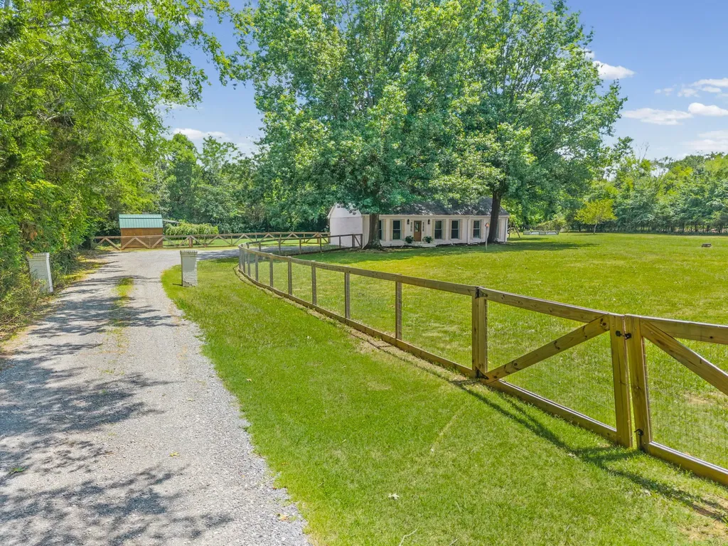 2031/2 Maple Hill Road Lebanon TN 37087