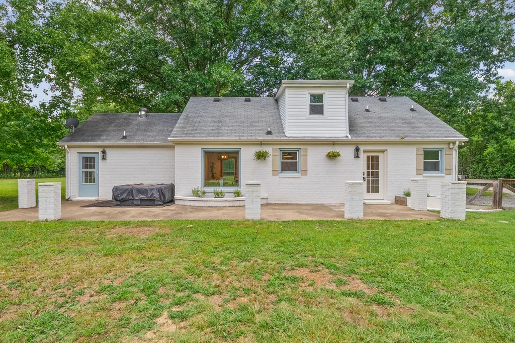 2031/2 Maple Hill Road Lebanon TN 37087