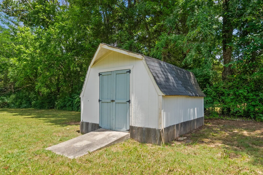 2031/2 Maple Hill Road Lebanon TN 37087