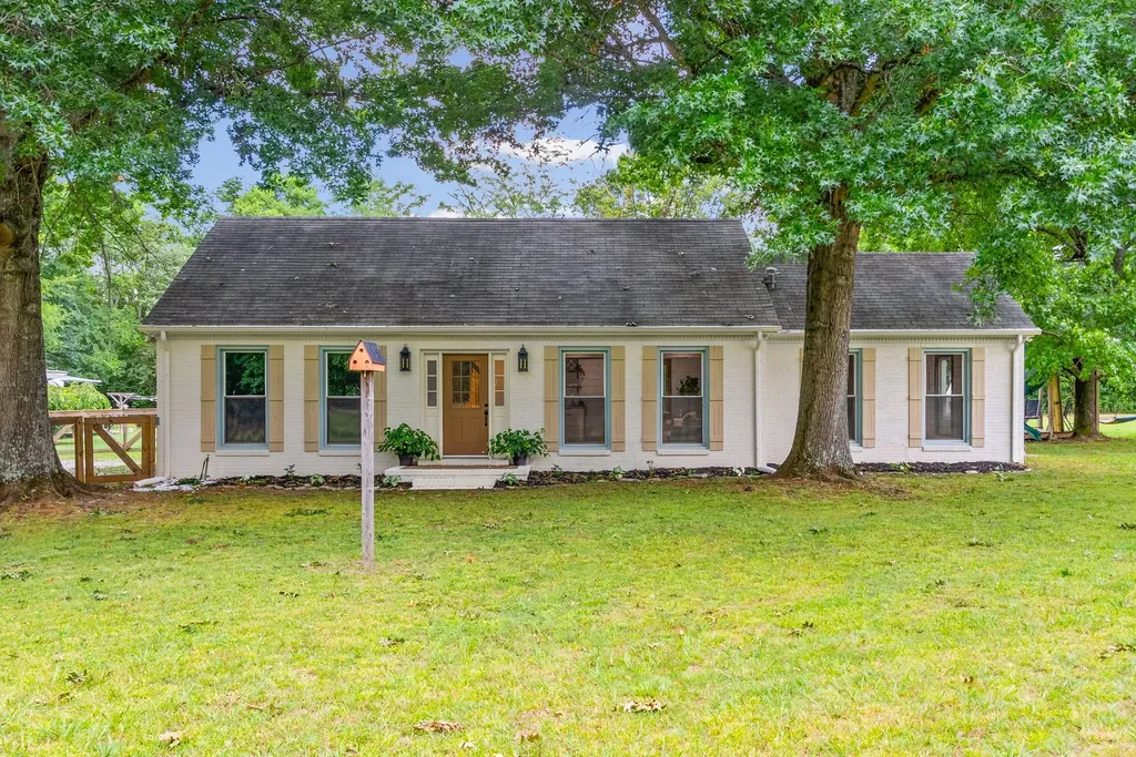 2031/2 Maple Hill Road Lebanon TN 37087