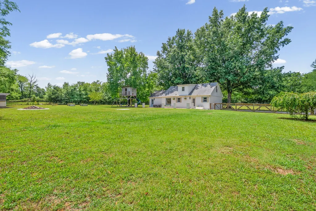 2031/2 Maple Hill Road Lebanon TN 37087
