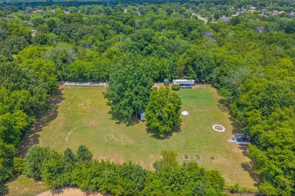 2031/2 Maple Hill Road Lebanon TN 37087