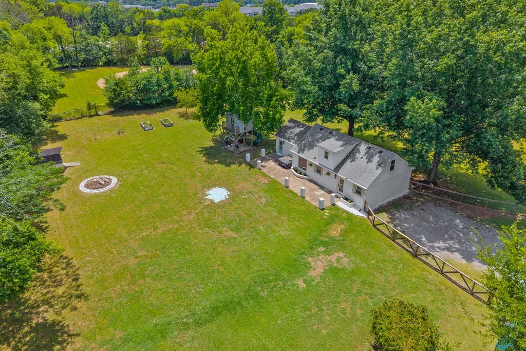 2031/2 Maple Hill Road Lebanon TN 37087