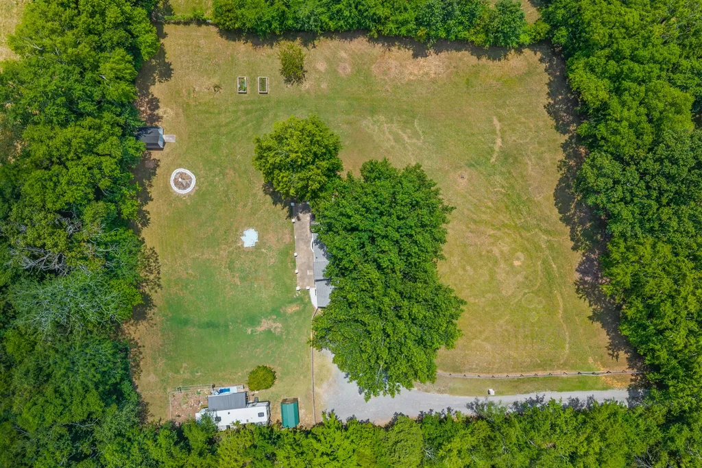 2031/2 Maple Hill Road Lebanon TN 37087