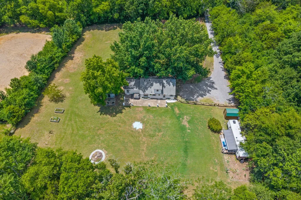 2031/2 Maple Hill Road Lebanon TN 37087