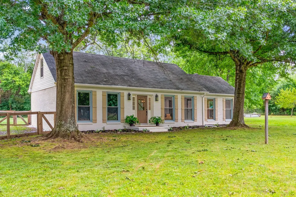 2031/2 Maple Hill Road Lebanon TN 37087