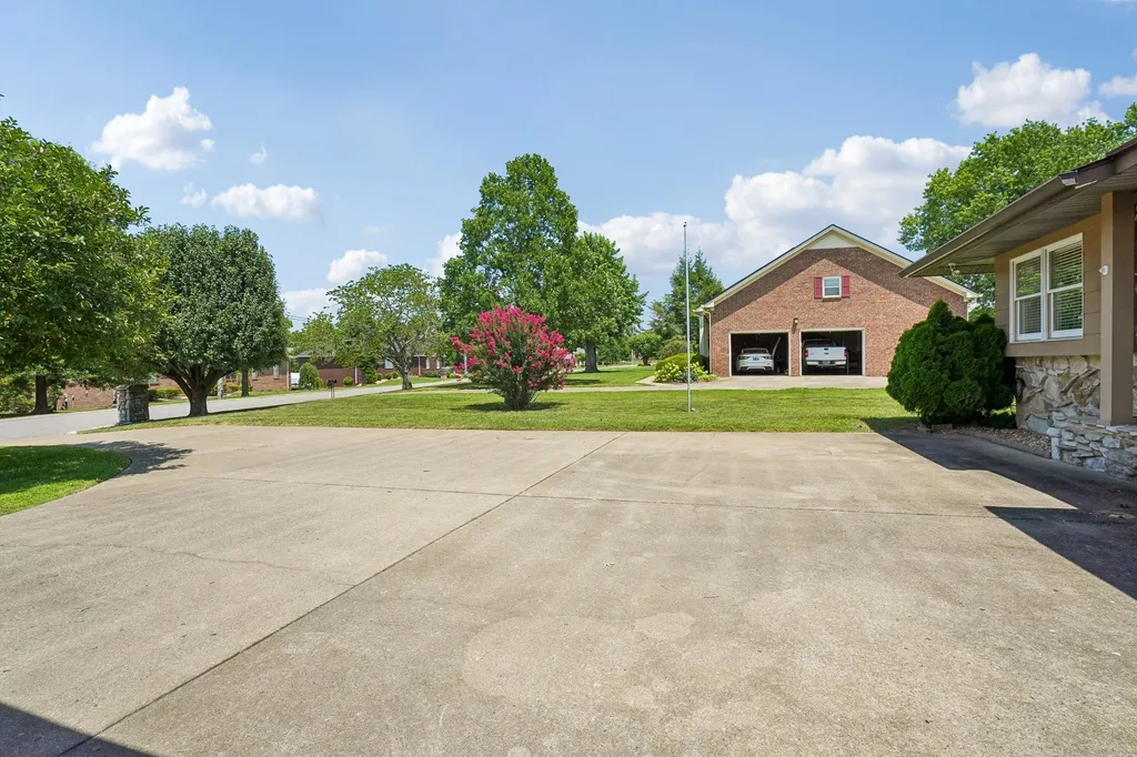 119 Stonehouse Drive Gallatin TN 37066