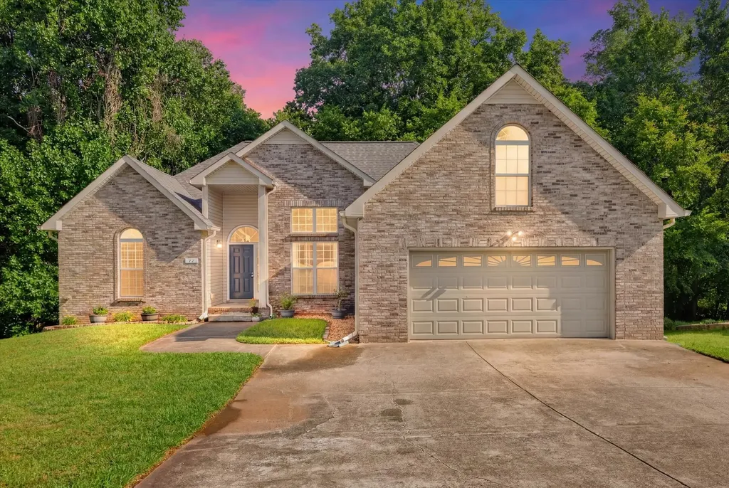 77 West Drive Clarksville TN 37040