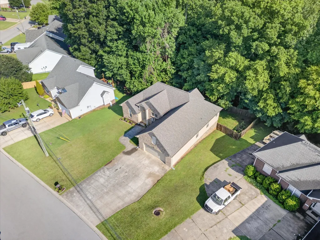 77 West Drive Clarksville TN 37040