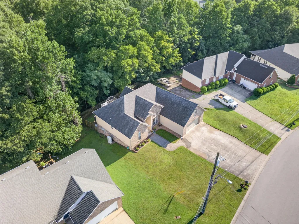 77 West Drive Clarksville TN 37040