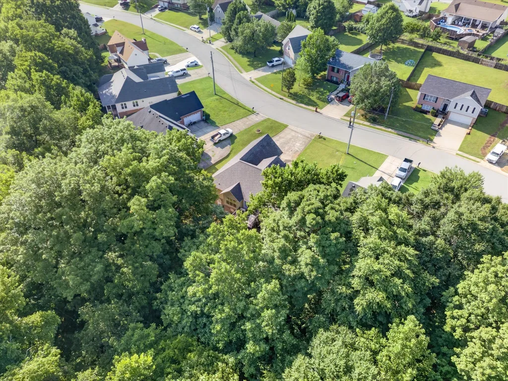 77 West Drive Clarksville TN 37040