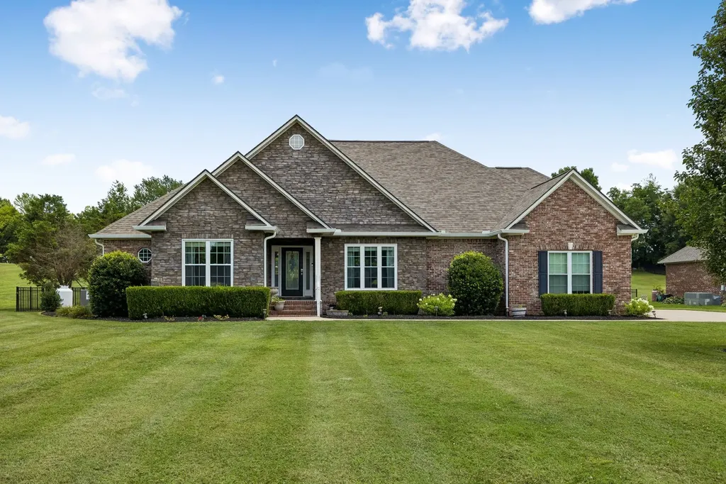 1013 The Long Run Columbia TN 38401