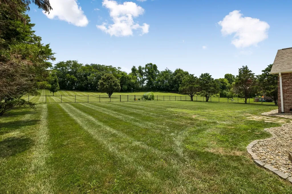 1013 The Long Run Columbia TN 38401