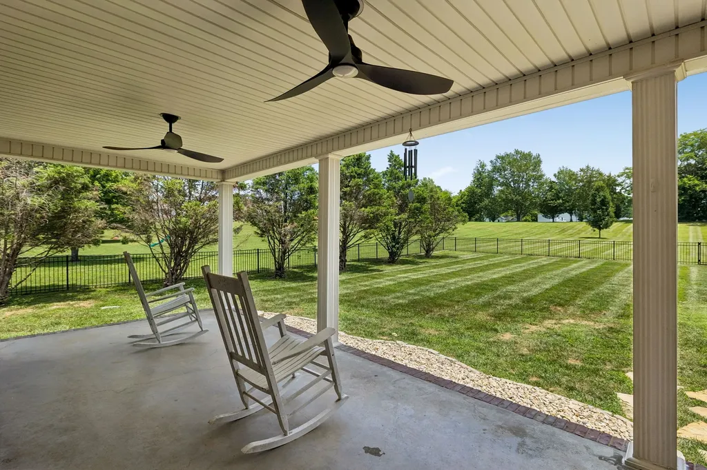 1013 The Long Run Columbia TN 38401