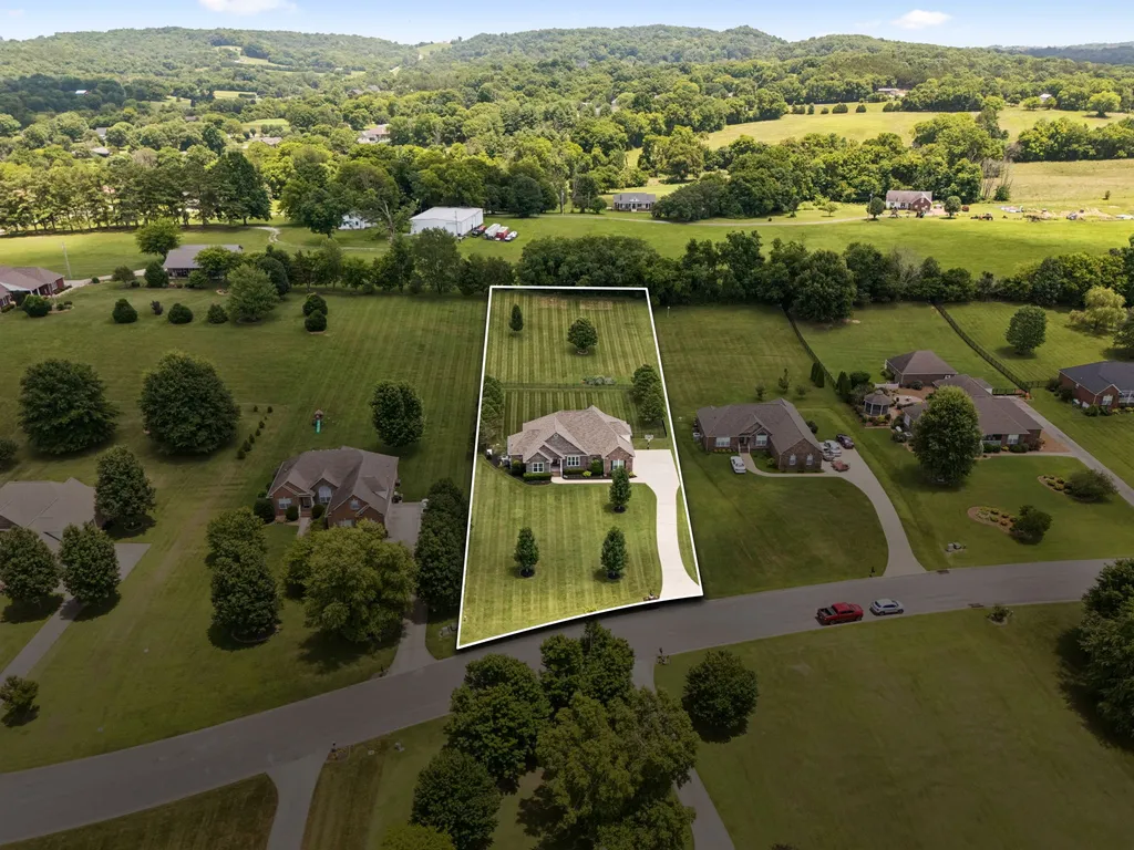 1013 The Long Run Columbia TN 38401