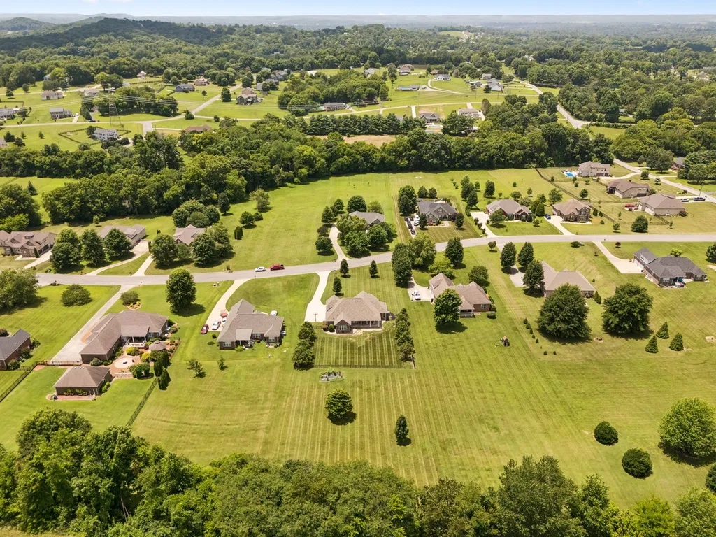 1013 The Long Run Columbia TN 38401