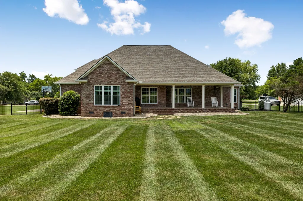 1013 The Long Run Columbia TN 38401