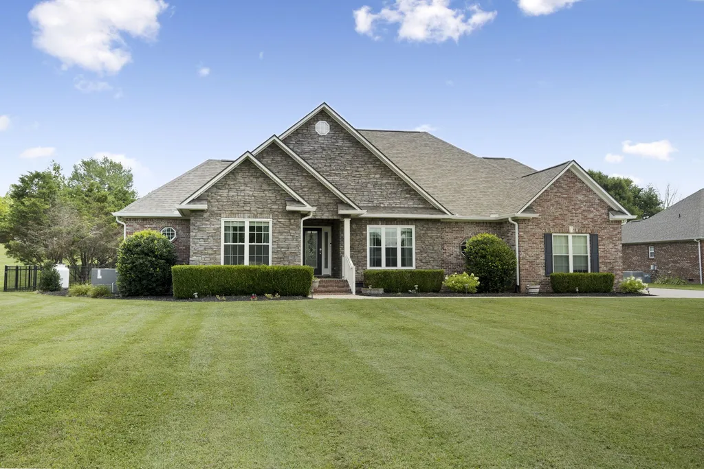 1013 The Long Run Columbia TN 38401