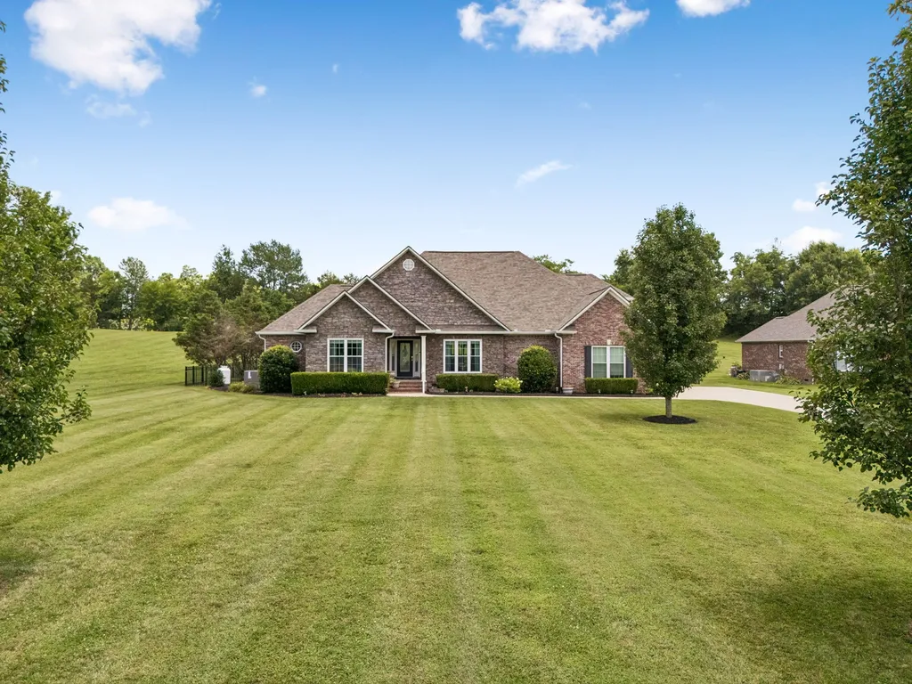 1013 The Long Run Columbia TN 38401