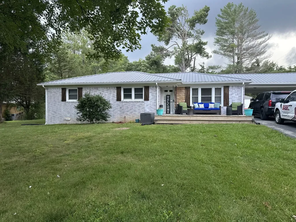 1037 Highway 100 Centerville TN 37033
