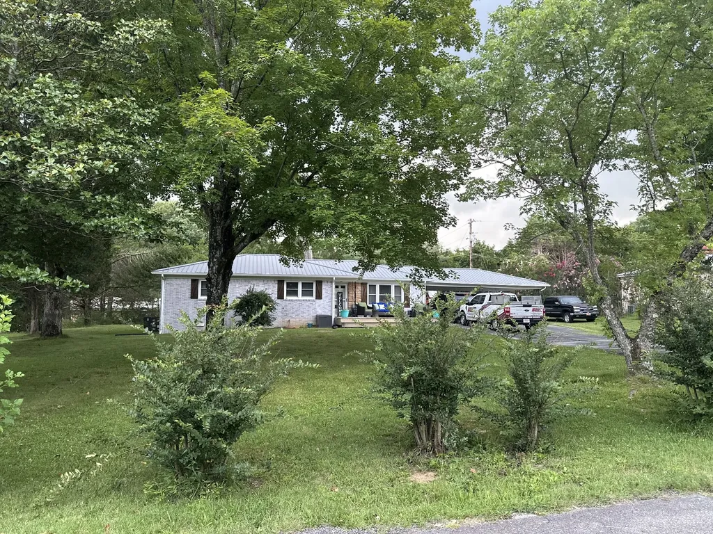 1037 Highway 100 Centerville TN 37033