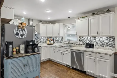 1037 Highway 100 Centerville TN 37033
