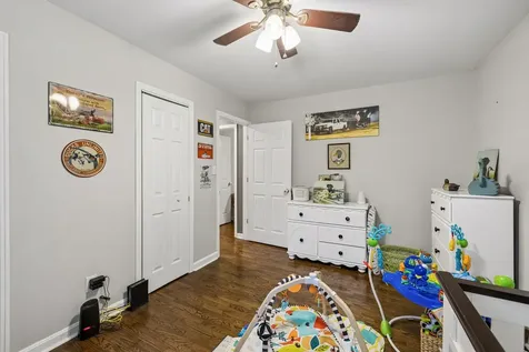 1037 Highway 100 Centerville TN 37033