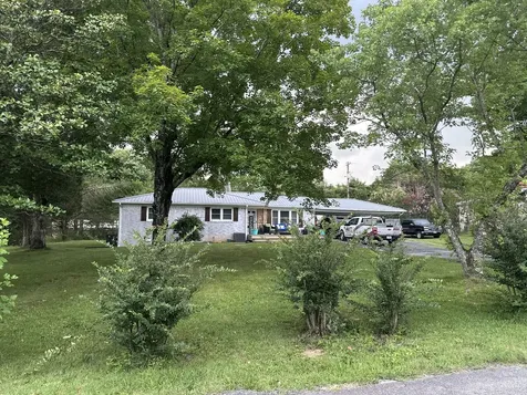 1037 Highway 100 Centerville TN 37033