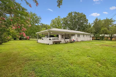 1037 Highway 100 Centerville TN 37033