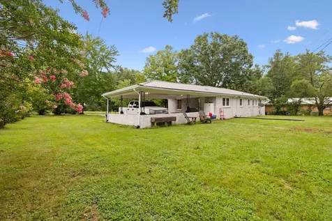 1037 Highway 100 Centerville TN 37033