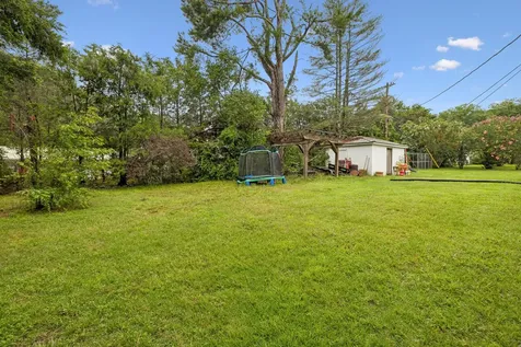 1037 Highway 100 Centerville TN 37033