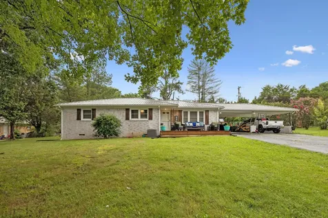 1037 Highway 100 Centerville TN 37033