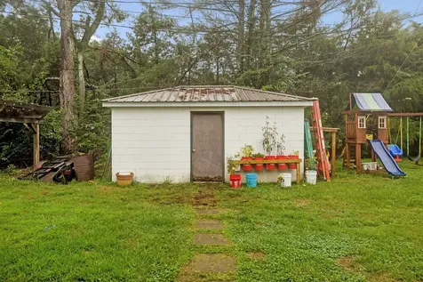 1037 Highway 100 Centerville TN 37033