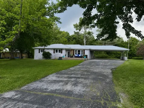 1037 Highway 100 Centerville TN 37033