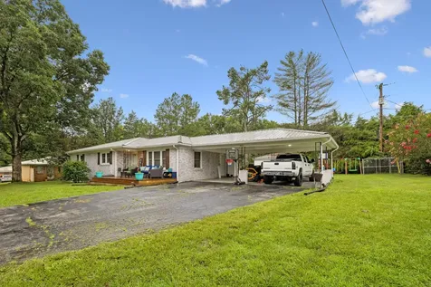 1037 Highway 100 Centerville TN 37033