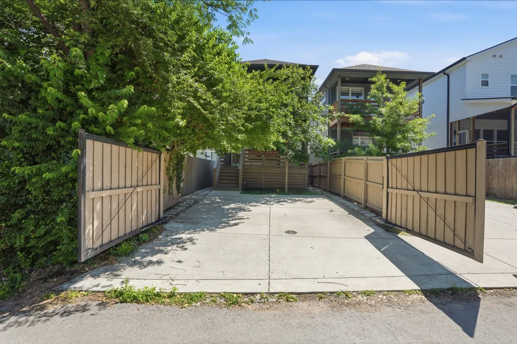 1911B 15th Ave, N Nashville TN 37208