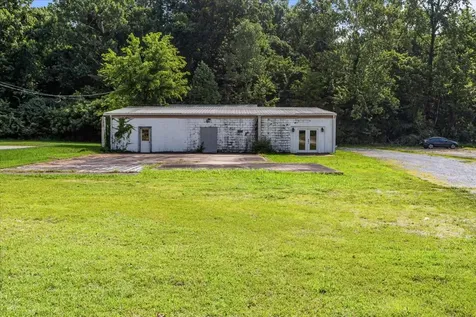 223 Long Street New Johnsonville TN 37134