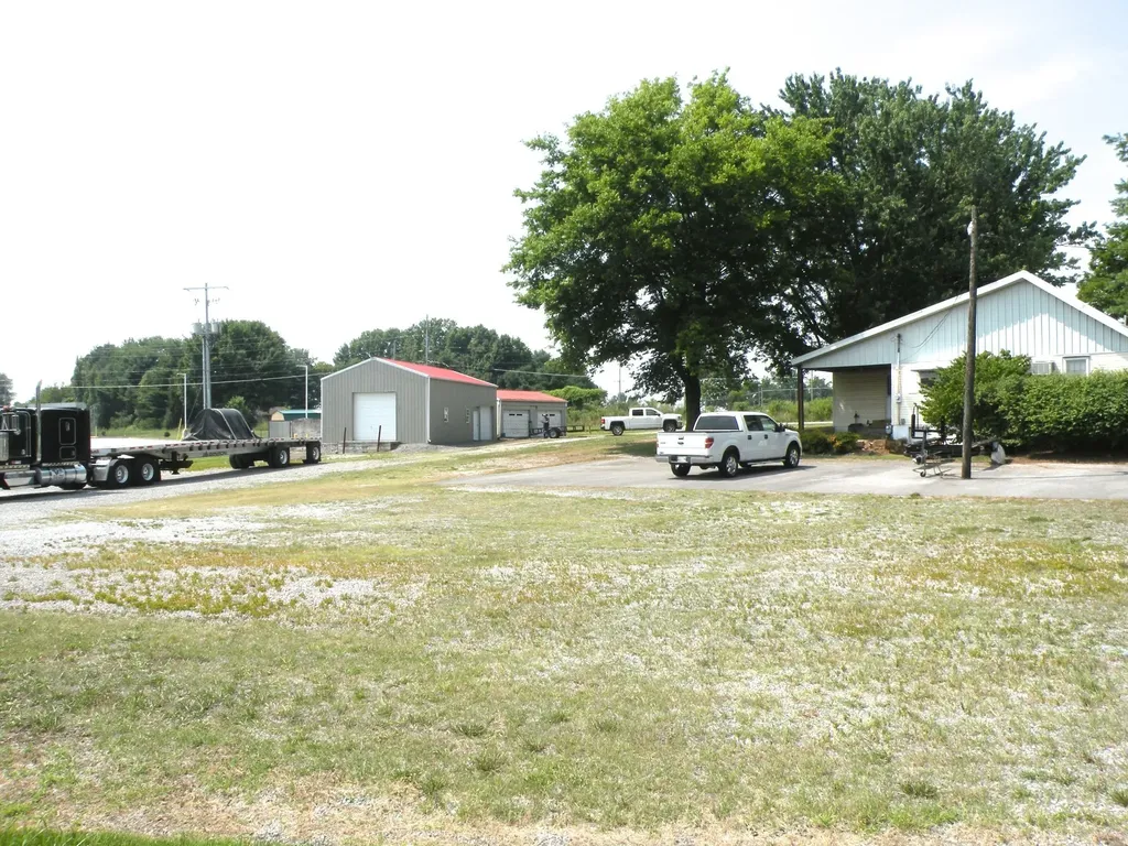 1001 Swamp Road Portland TN 37148