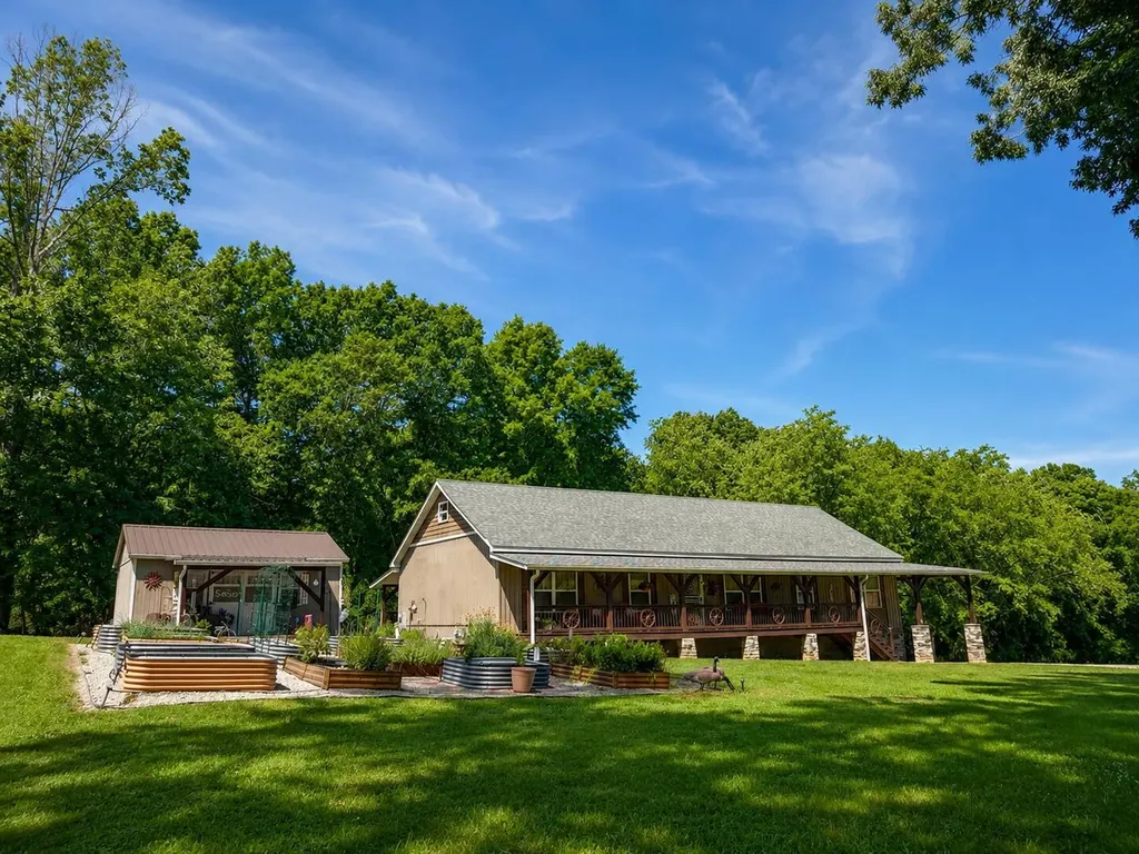127 Burrville Road Sunbright TN 37872