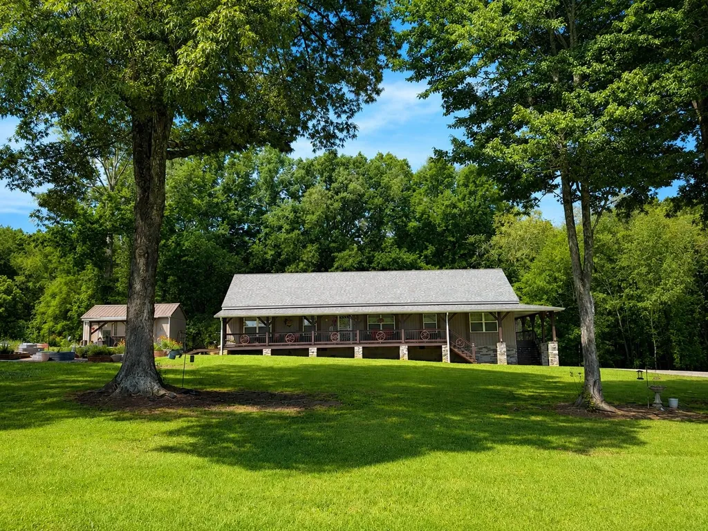 127 Burrville Road Sunbright TN 37872