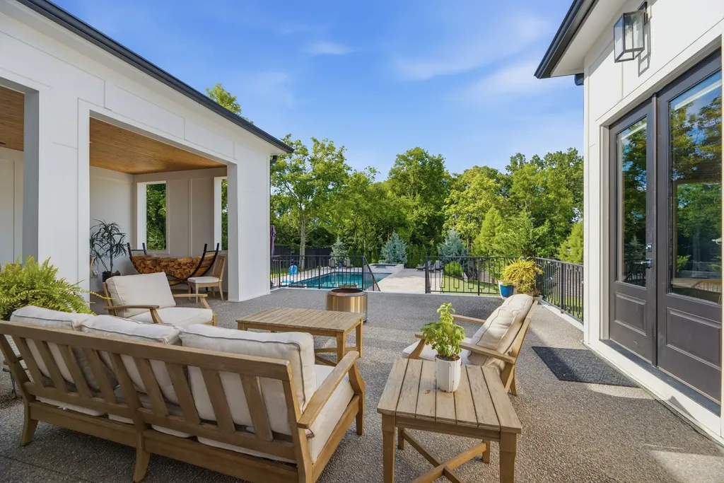 848 W Hillwood Drive Nashville TN 37205