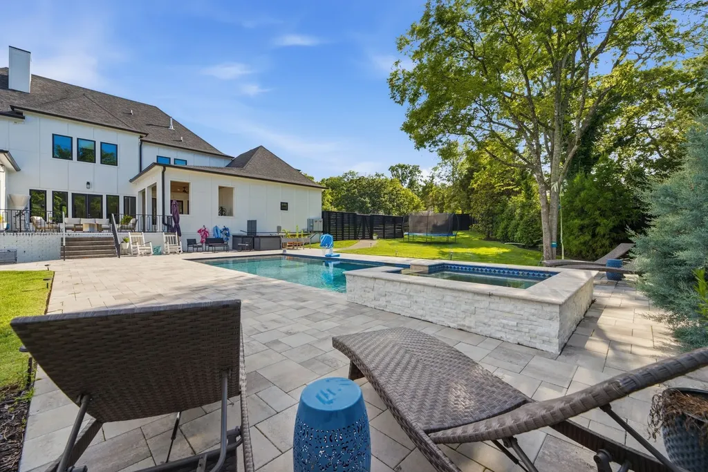 848 W Hillwood Drive Nashville TN 37205