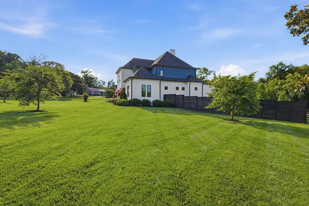 848 W Hillwood Drive Nashville TN 37205