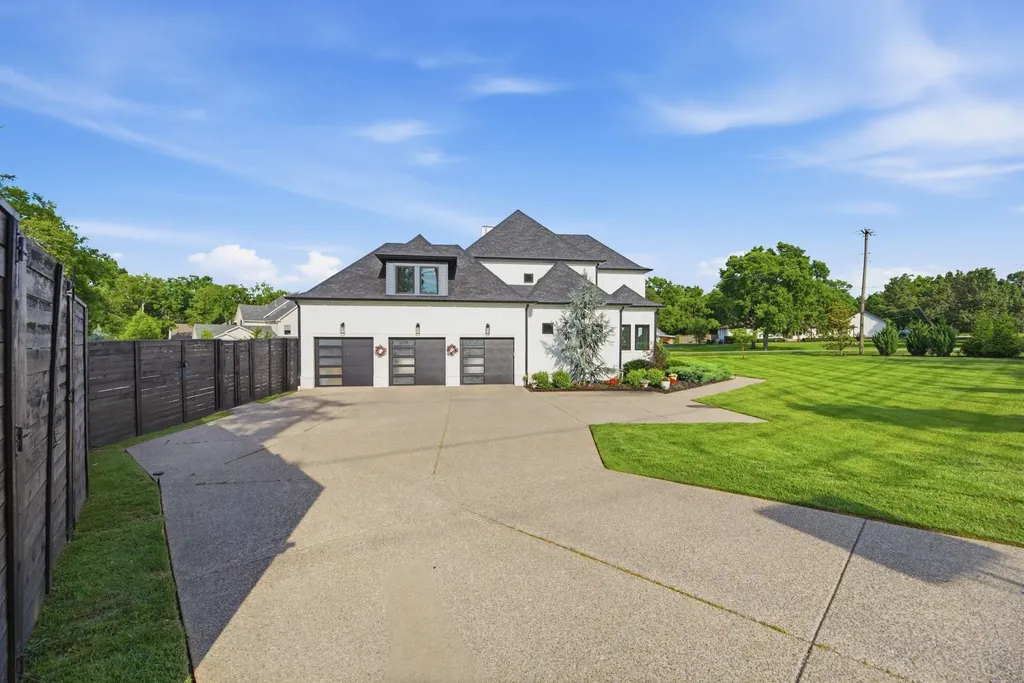 848 W Hillwood Drive Nashville TN 37205