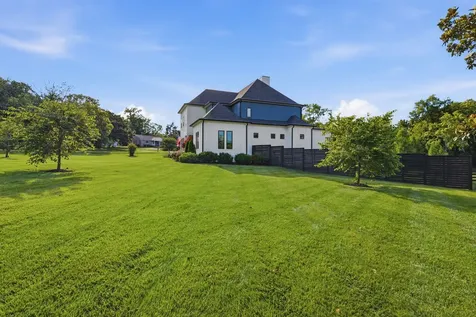 848 W Hillwood Drive Nashville TN 37205