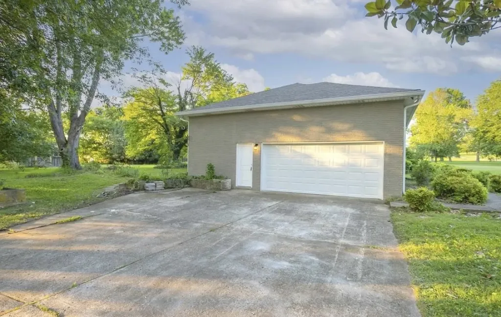 402 Mason Lane Goodlettsville TN 37072
