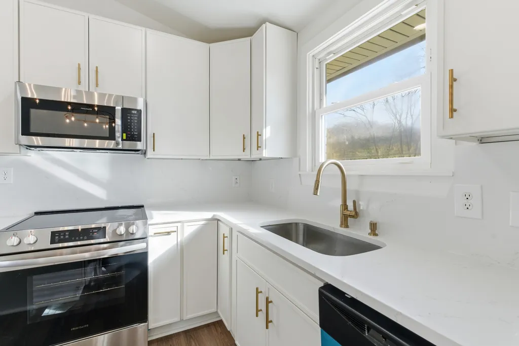 206 New Sawyer Brown Road Nashville TN 37221