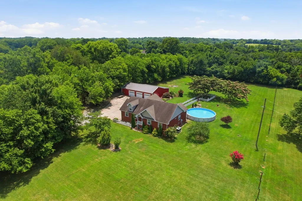113 E Robertson Road Castalian Springs TN 37031