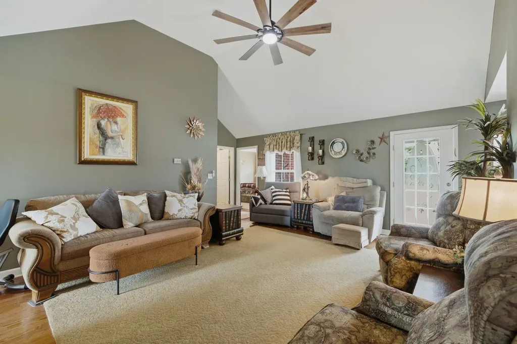 113 E Robertson Road Castalian Springs TN 37031